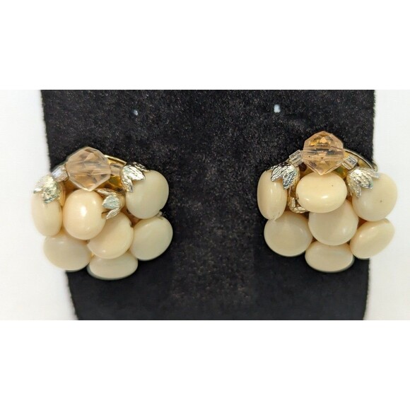 Vintage Mid Century Cream and Faceted Bead Earrings - Picture 4 of 7